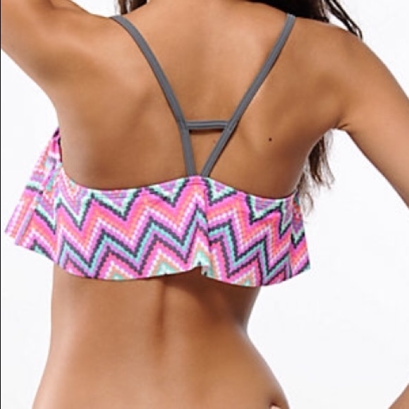 Empyre Juniors Flounce Bikini Top SizeM NWT - Picture 5 of 7